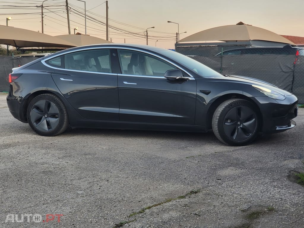 Tesla Model 3 Long-Range RWD