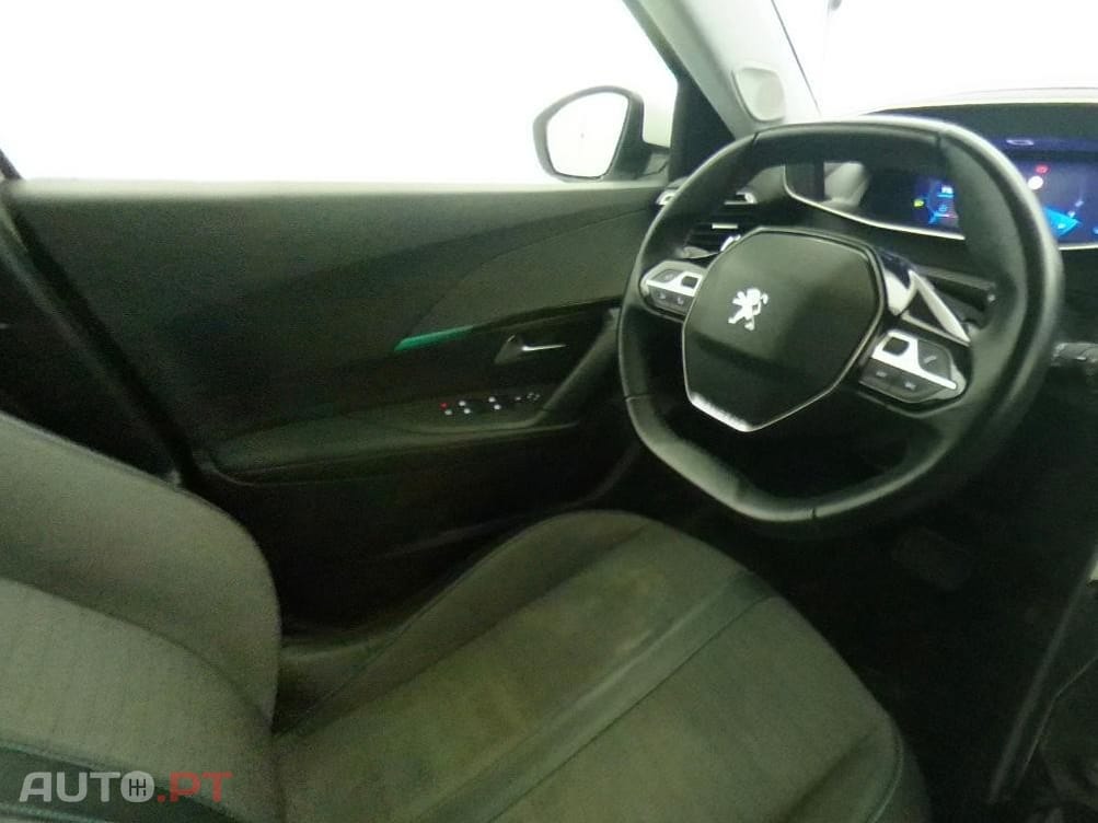 Peugeot 2008 1.2 PureTech Allure EAT8