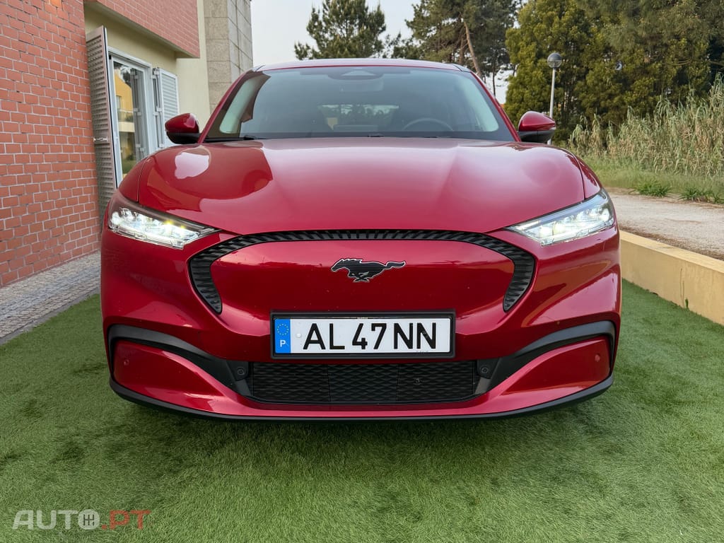 Ford Mustang Mach-E Standard • 75,7 kWh • 294 CV