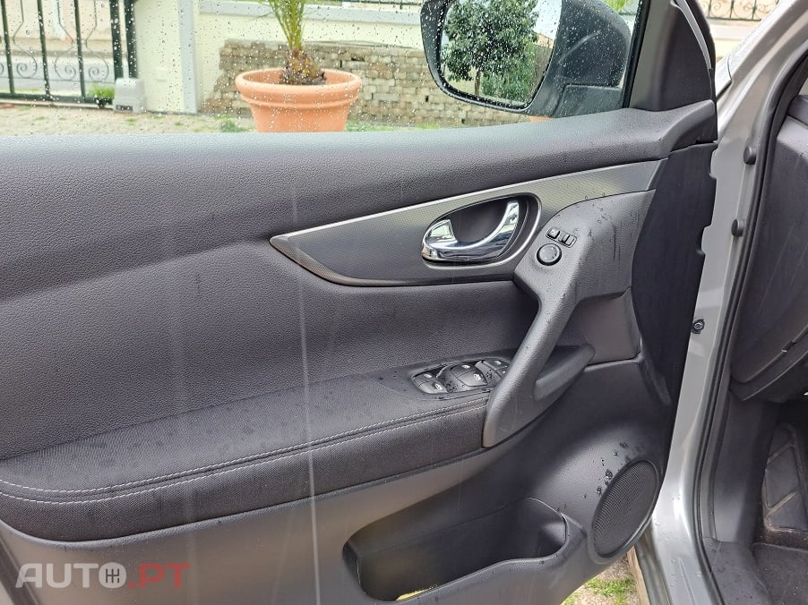 Nissan Qashqai 1.5 dCi N-Connecta J18+Led