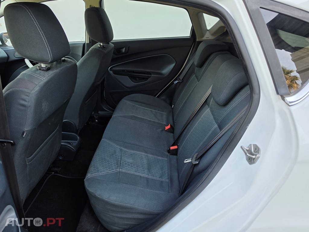 Ford Fiesta 1.4 TDCi Titanium — fotografia 7