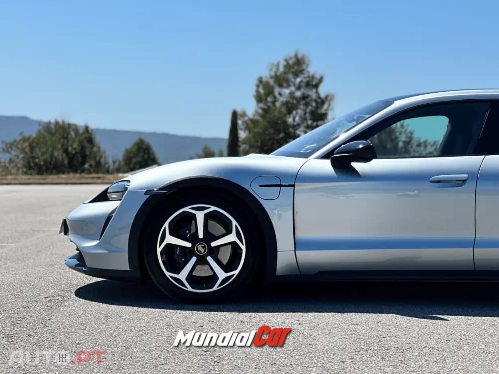 Porsche Taycan 4