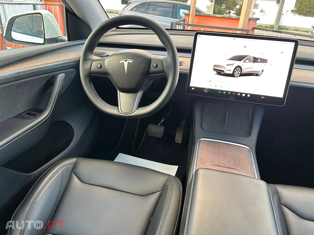 Tesla Model Y Standard RWD