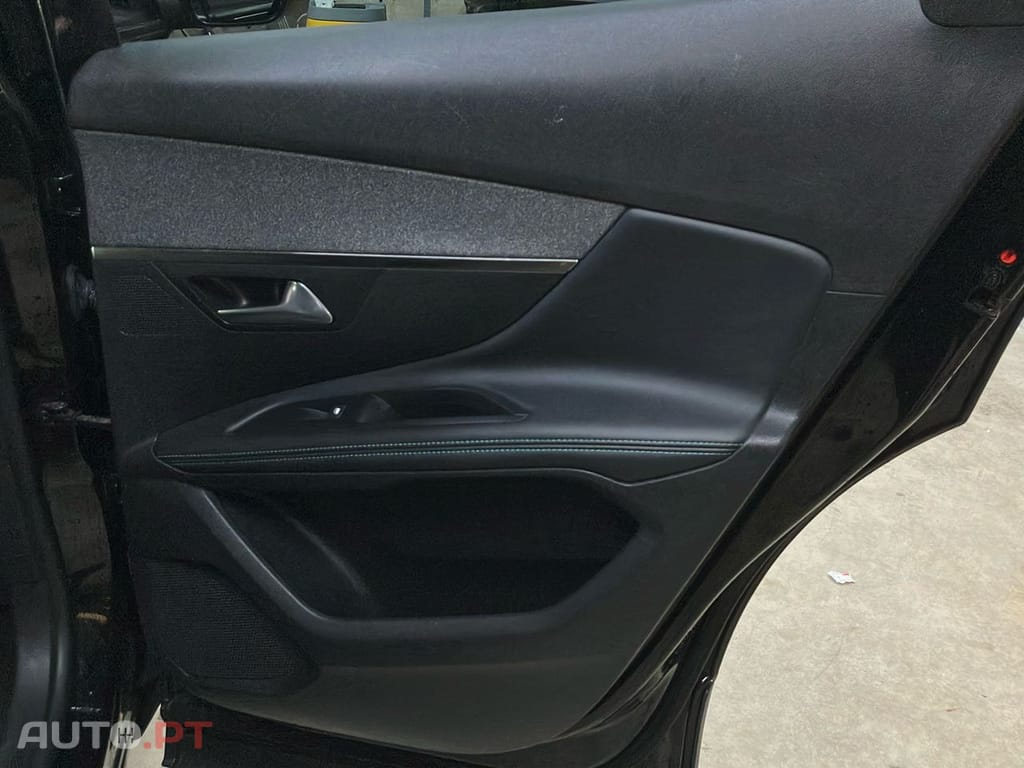 Peugeot 3008 1.6 Hybrid Allure e-EAT8