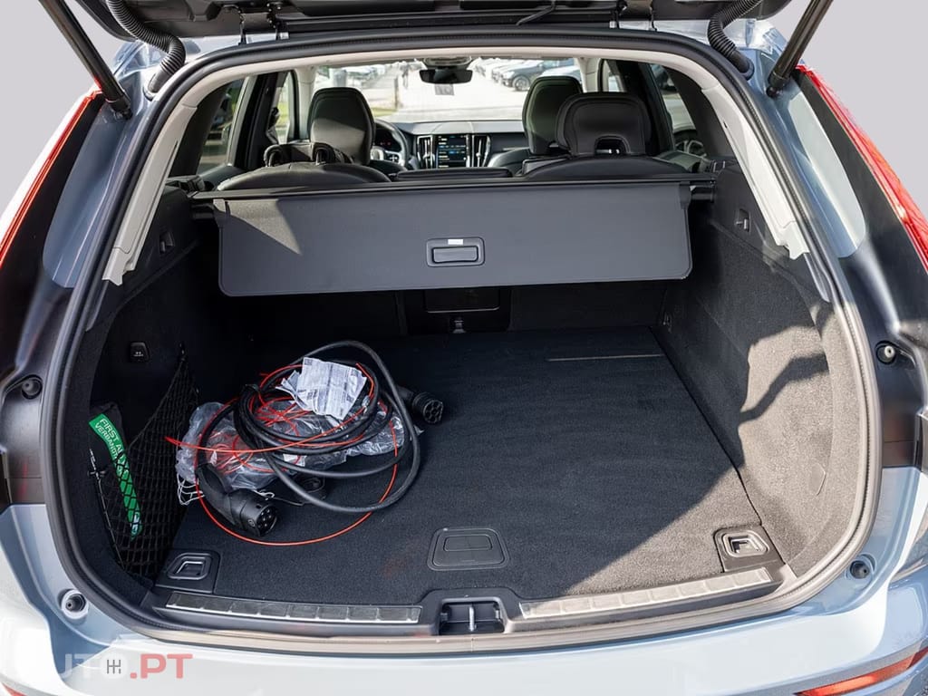 Volvo XC60 T8 Plus AWD  I.V.A DEDUTIVEL