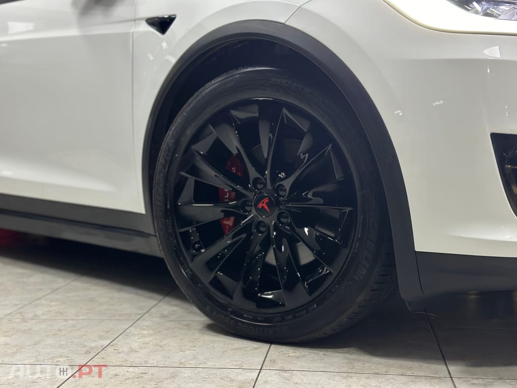 Tesla Model X Outro