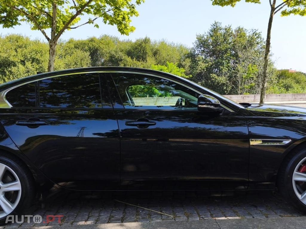 Jaguar XE 2.0 D Portfolio Aut.