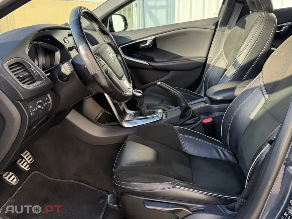 Volvo V40 1.6 D2 R-Design Momentum