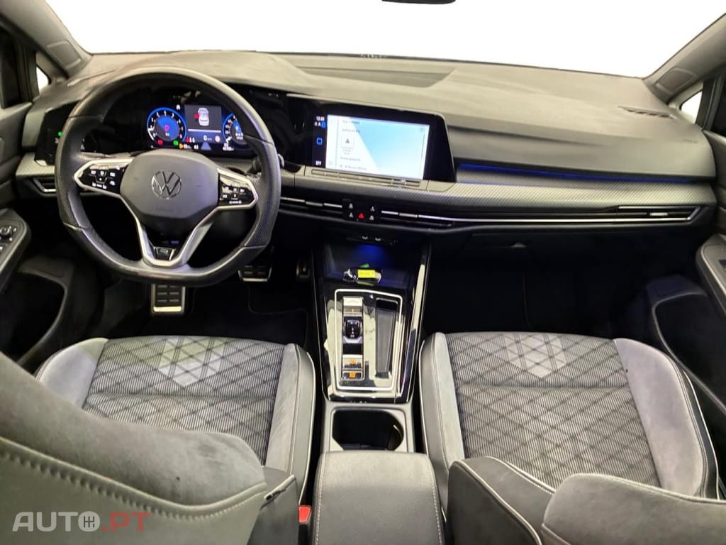 Volkswagen Golf 1.5 eTSI OPF R-Line DSG7