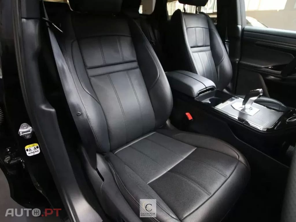 Land Rover Evoque 1.5 P300e AWD Dynamic SE — fotografia 17