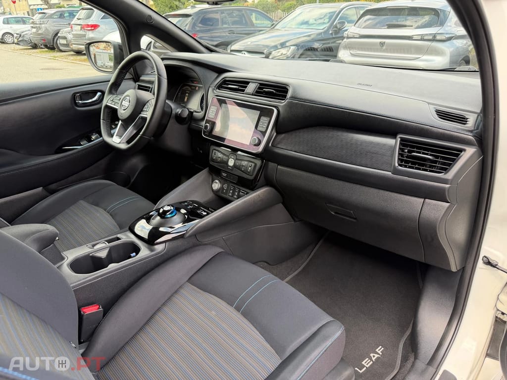 Nissan Leaf N-Connecta Two Tone