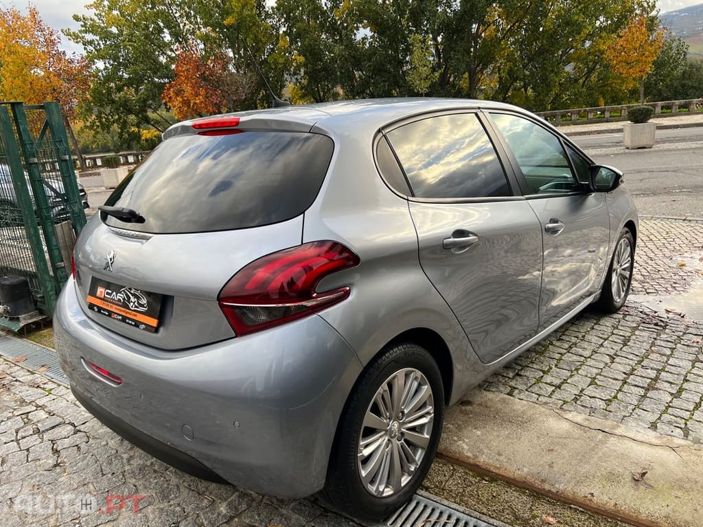 Peugeot 208 1.2 PureTech Signature