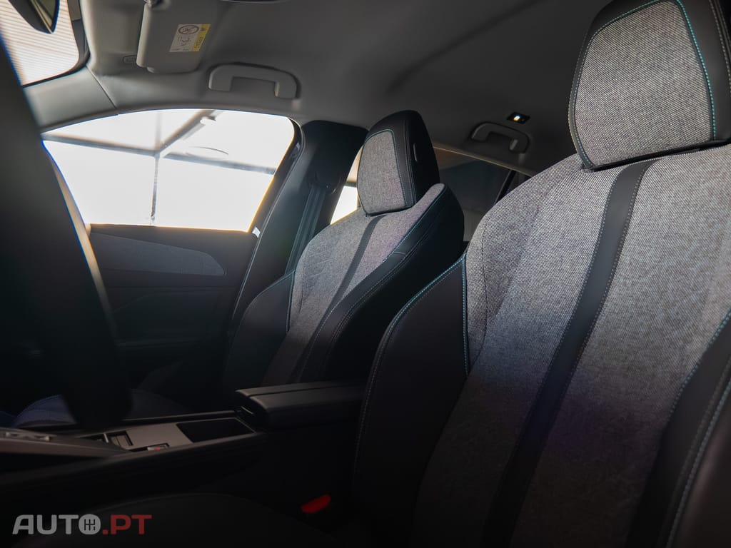 Peugeot 408 1.2 PureTech Allure EAT8