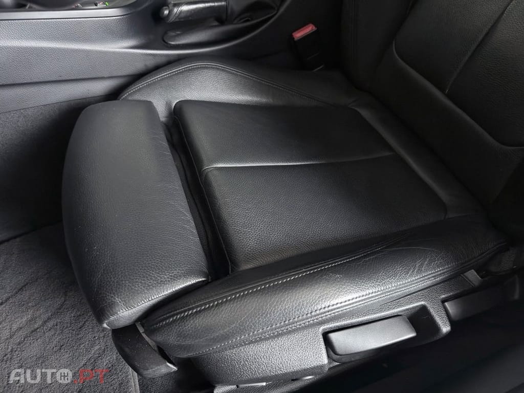 BMW 318 d Pack M Shadow Auto — fotografia 27
