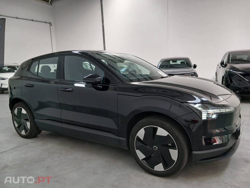 Volvo EX30 69 kWh Single Motor Extended Range Black Edition