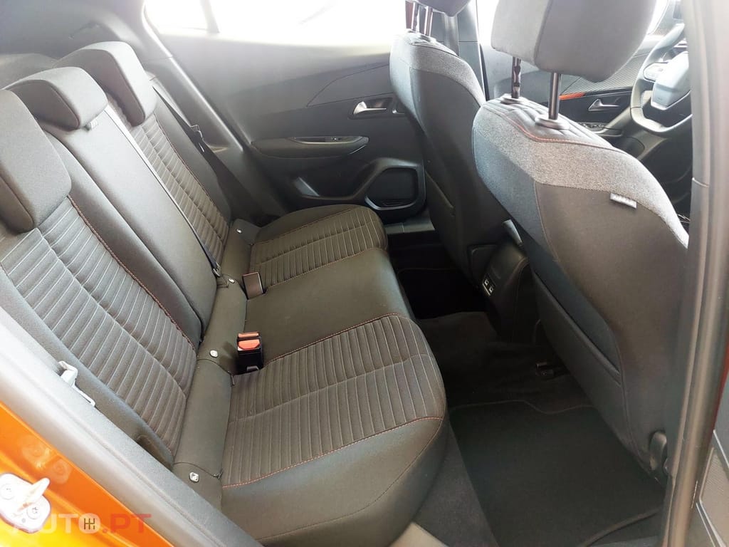 Peugeot E-2008 50 kWh Active Pack
