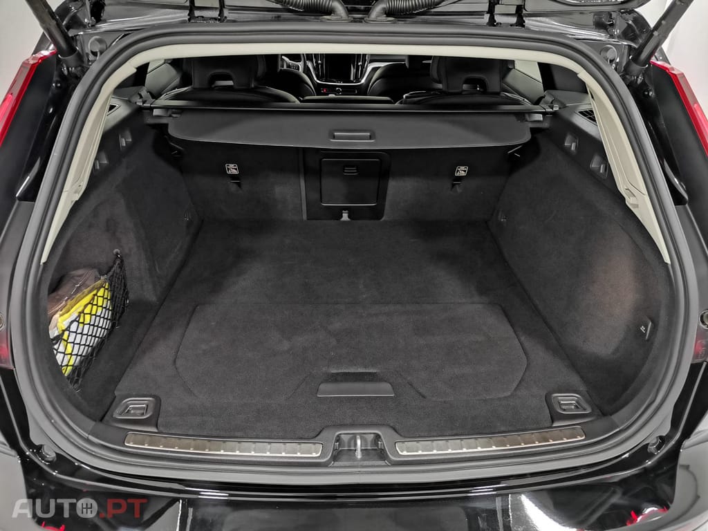 Volvo V60 2.0 B4 Plus Dark Auto