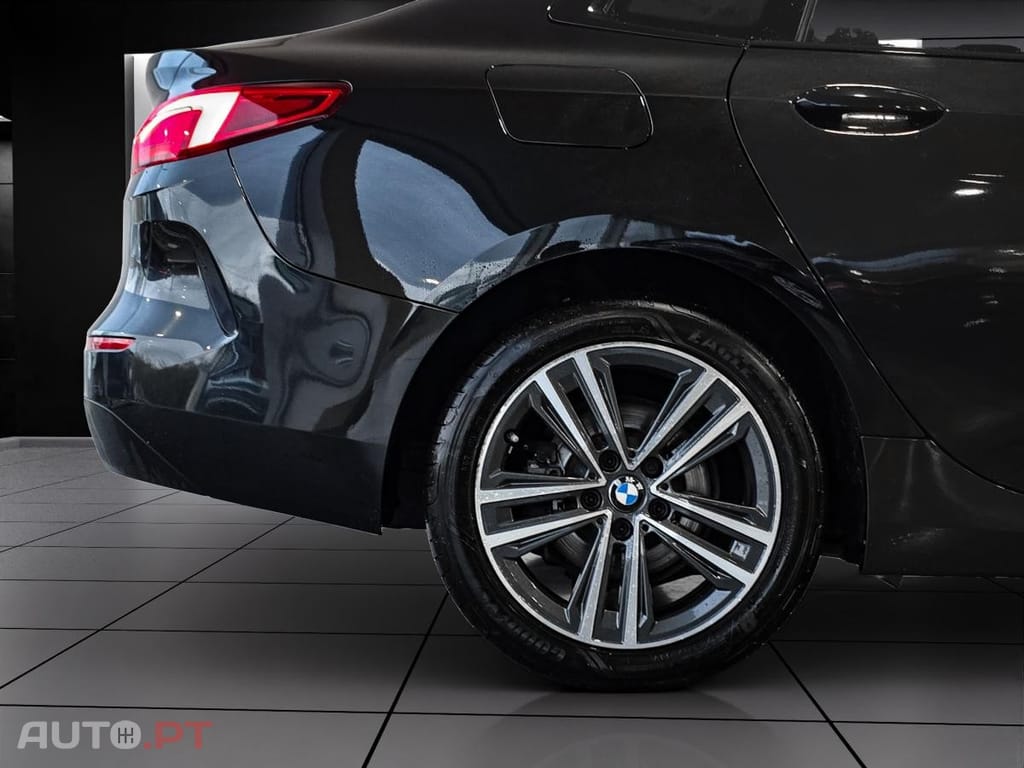 BMW 216 d Line Sport — fotografia 9