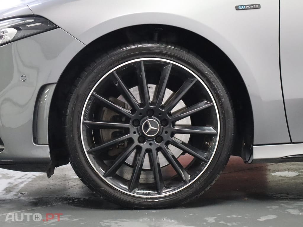Mercedes-Benz A 250 e Auto AMG LINE