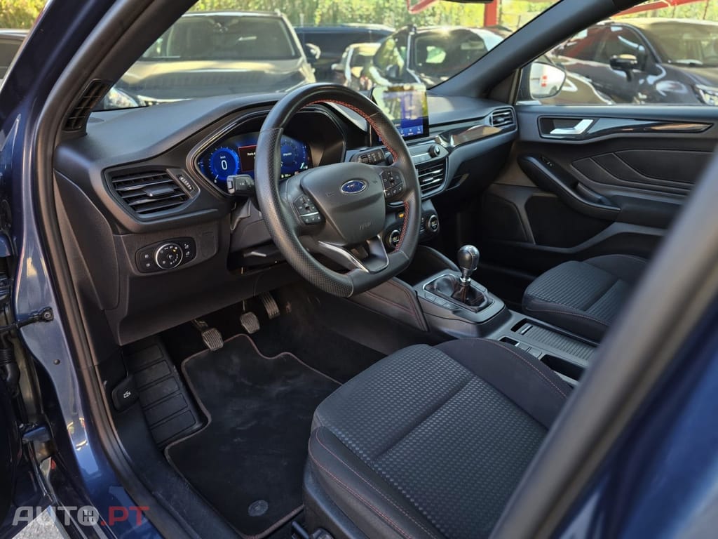 Ford Focus 1.0 EcoBoost Hybrid ST-LINE