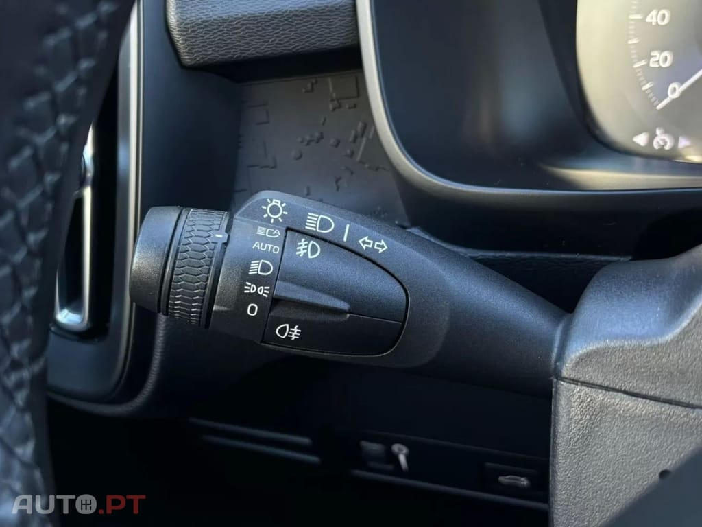 Volvo XC 40 1.5 T2 Momentum Core — fotografia 29
