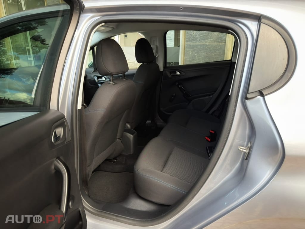 Peugeot 208 1.2 PureTech Signature