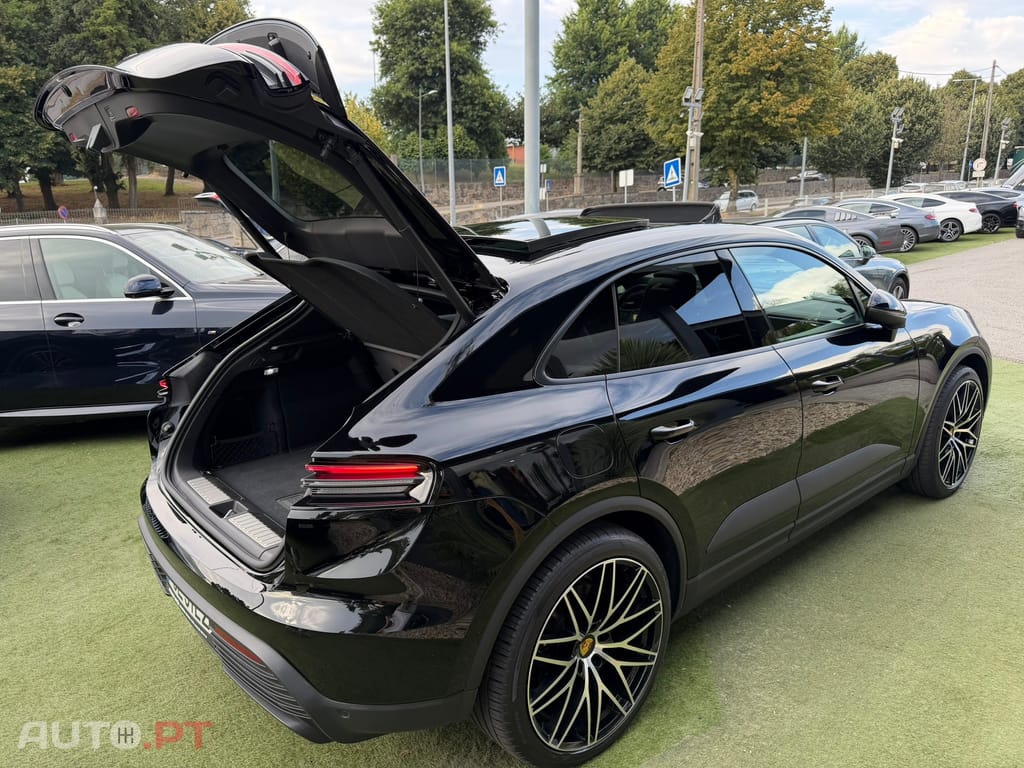 Porsche Macan Electric 4