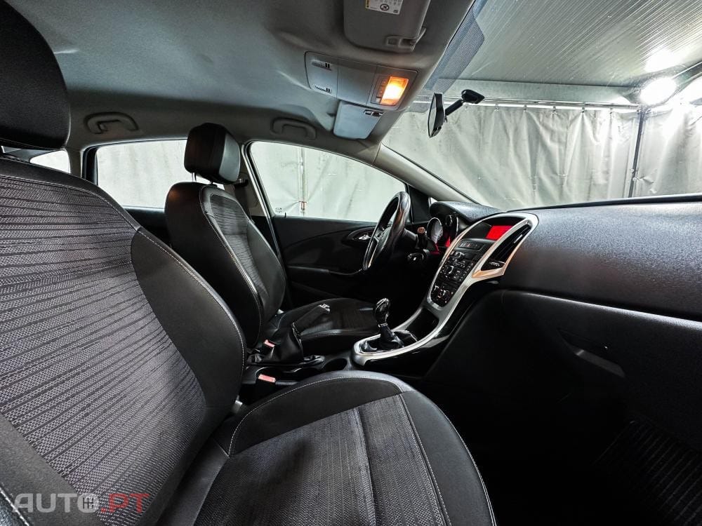 Opel Astra 1.6 CDTI Cosmo S/S J18