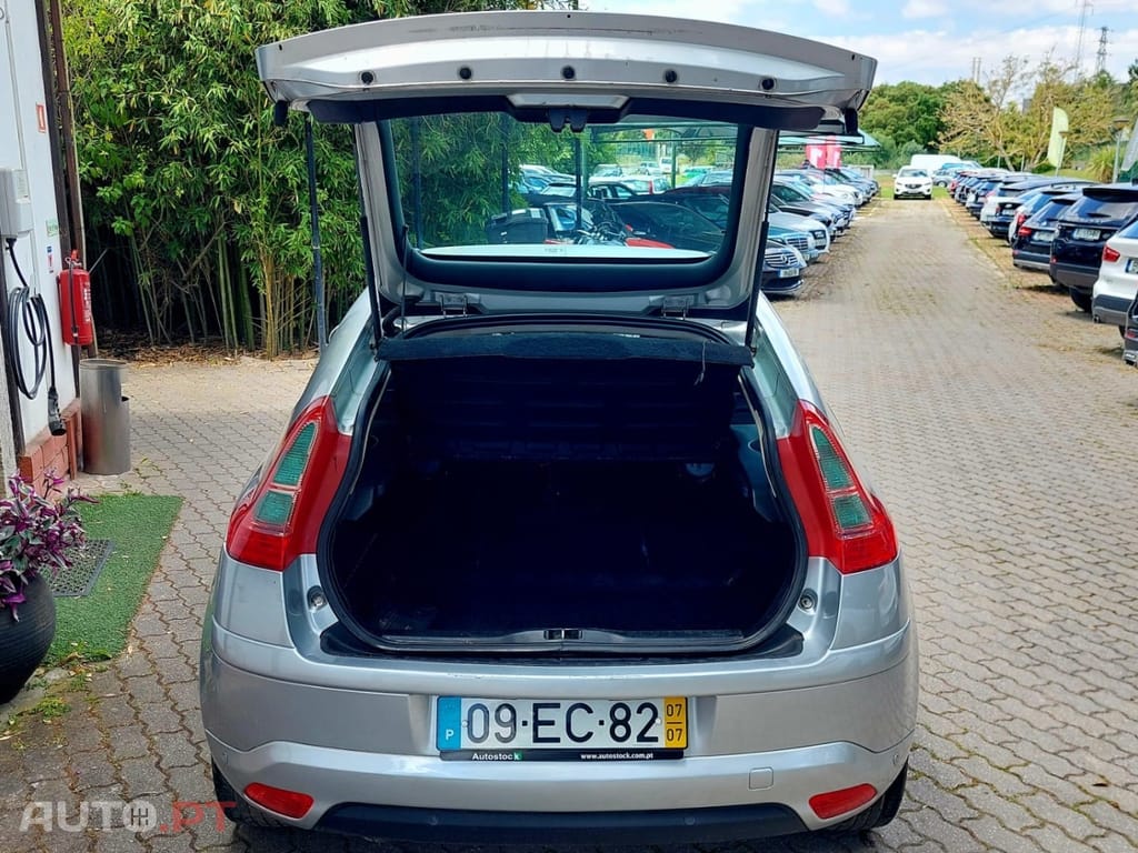 Citroen C4 Coupé 1.6 HDi X