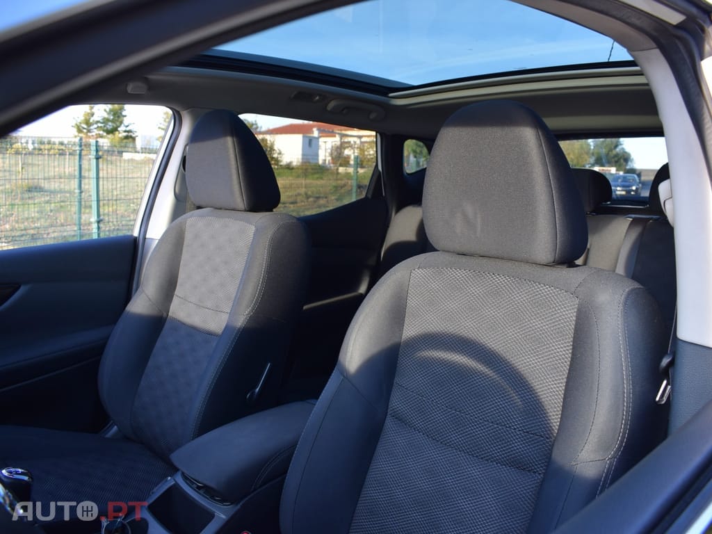 Nissan Qashqai 1.5 dCi N-Connecta J18+Led