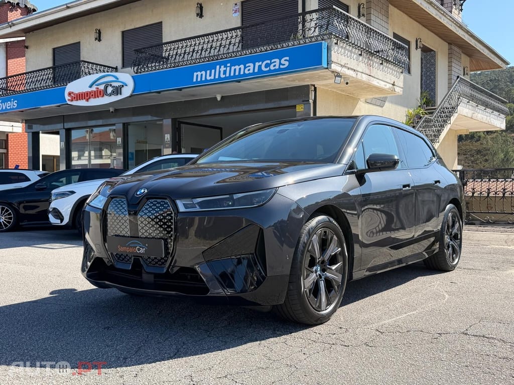 BMW iX xDrive 50 Pack Desportivo