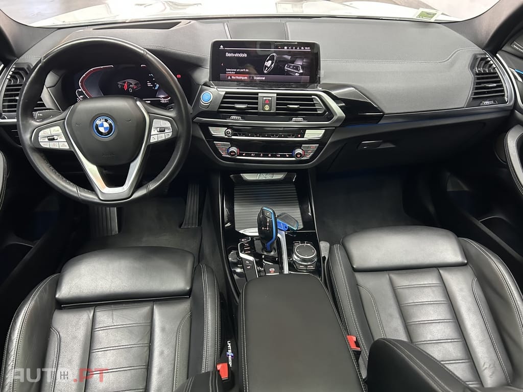 BMW iX3 Impressive Dark Shadow