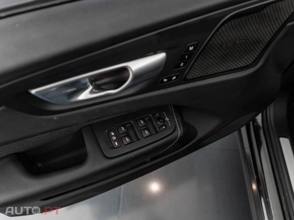 Volvo XC60 2.0 T6 PHEV Black Edition AWD