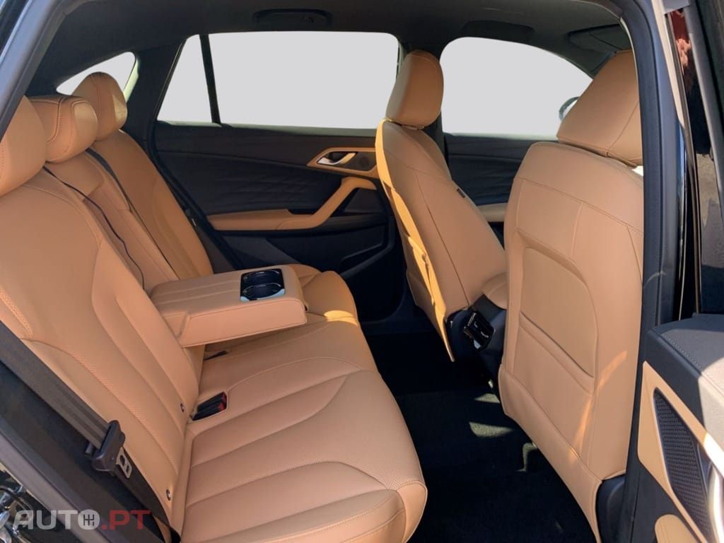 MG EHS PHEV Luxury  