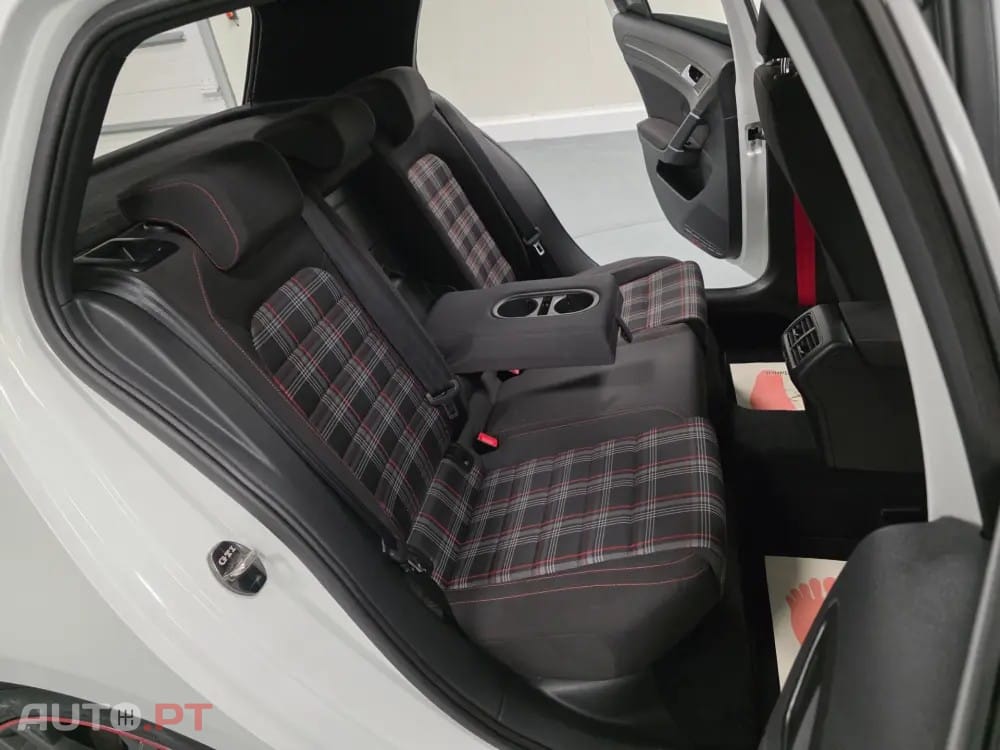 Volkswagen Golf 2.0 TSI GTI DSG Performance