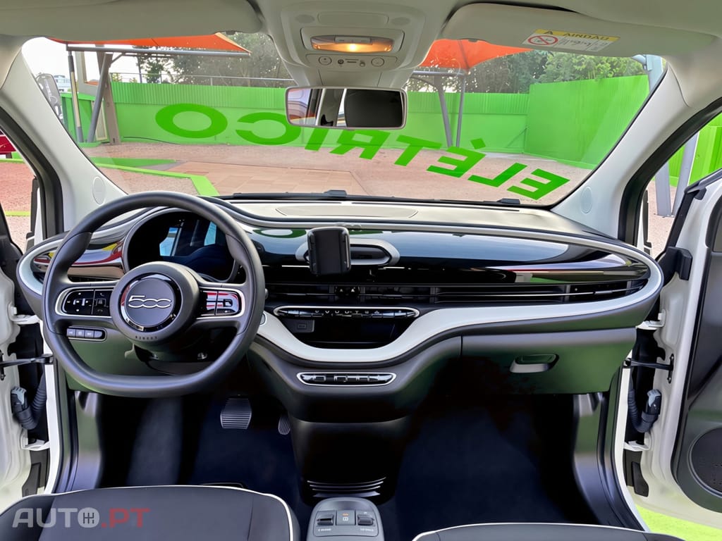 Fiat 500e Action