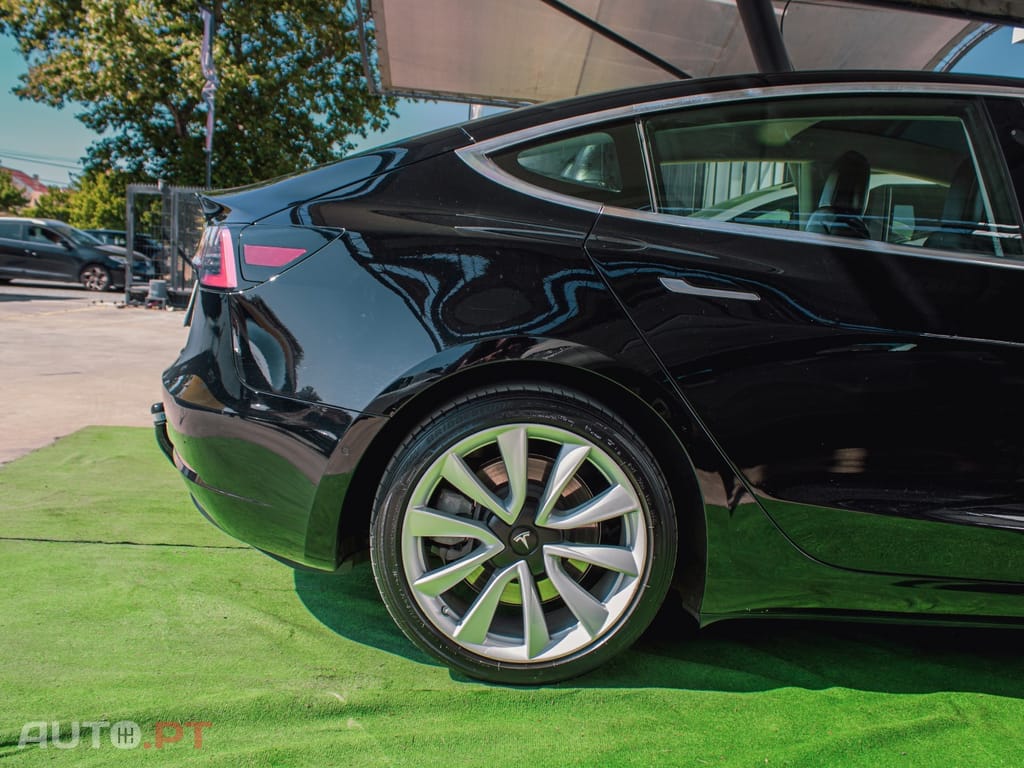Tesla Model 3 Standard Range Plus RWD
