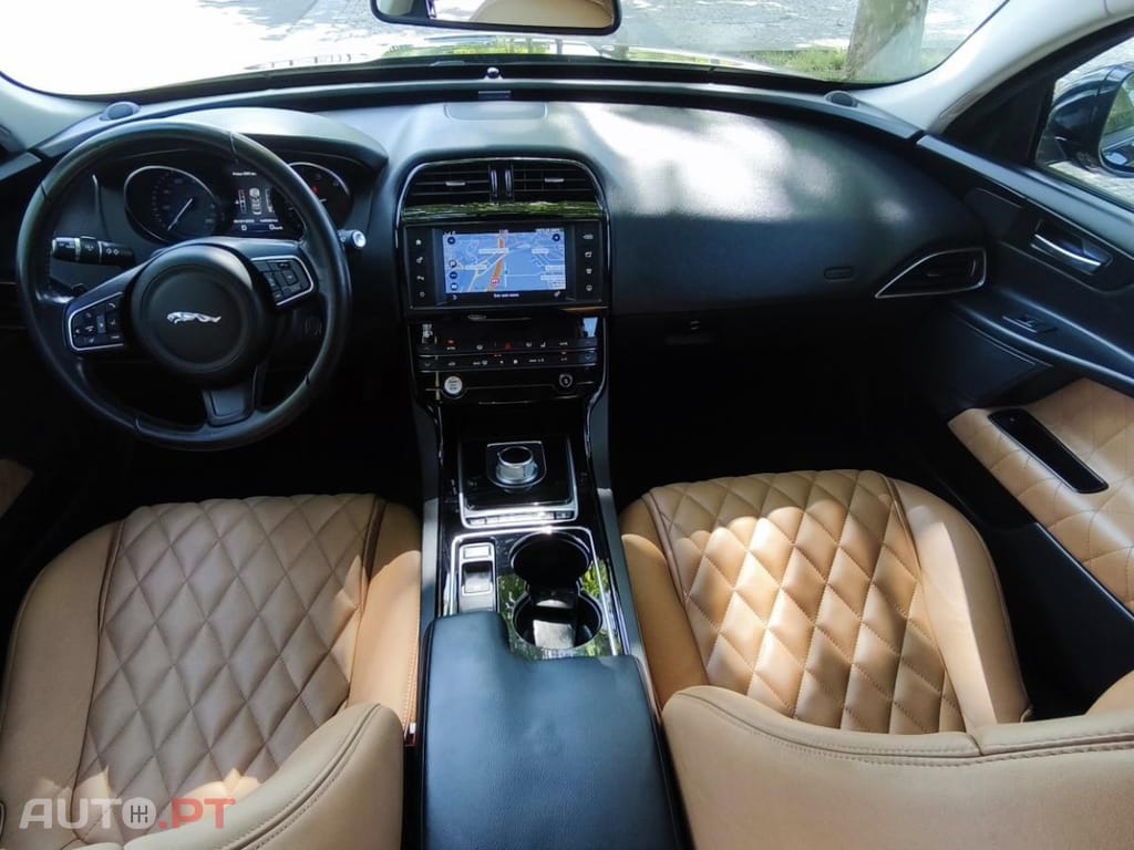 Jaguar XE 2.0 D Portfolio Aut.