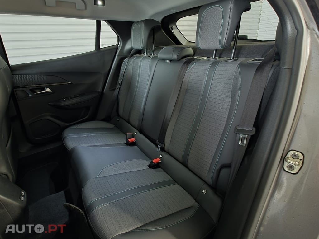 Peugeot E-2008 50 kWh Allure