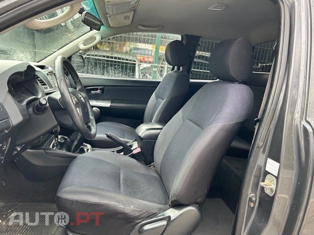 Toyota Hilux X-Cab 4x4