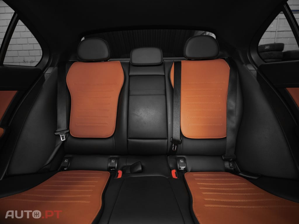 Mercedes-Benz C 300 e 9G-TRONIC AMG Line