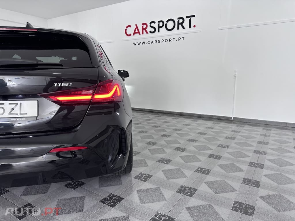 BMW 118 i Pack Desportivo M Auto