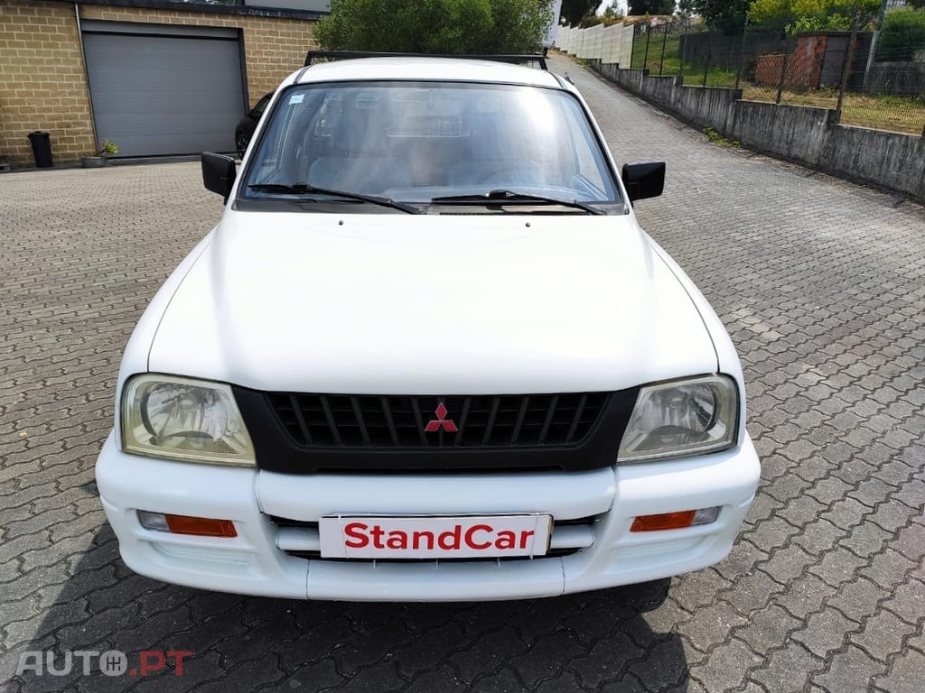 Mitsubishi L200 2.5D 4 LUGARES