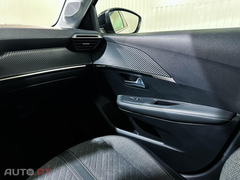 Peugeot 208 1.2 Hybrid Allure e-DCS6