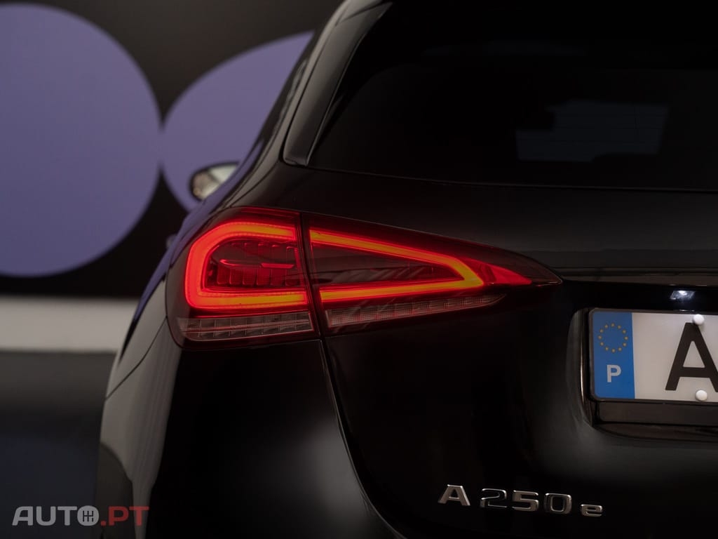 Mercedes-Benz A 250 e AMG Line