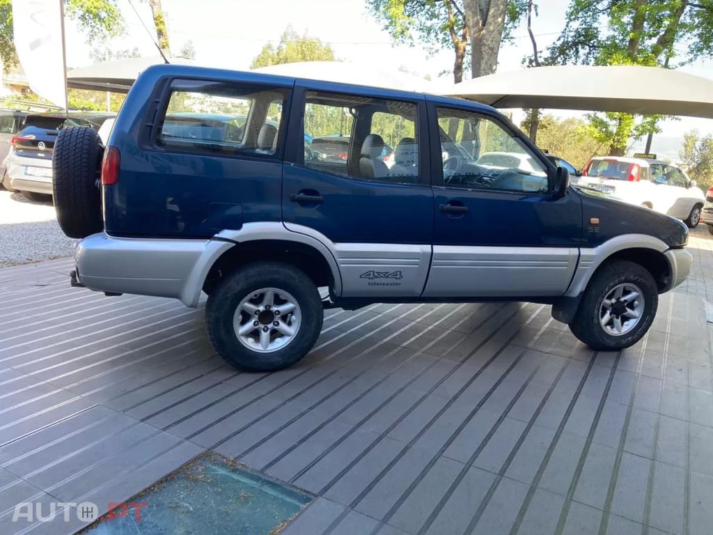 Nissan Terrano II SE
