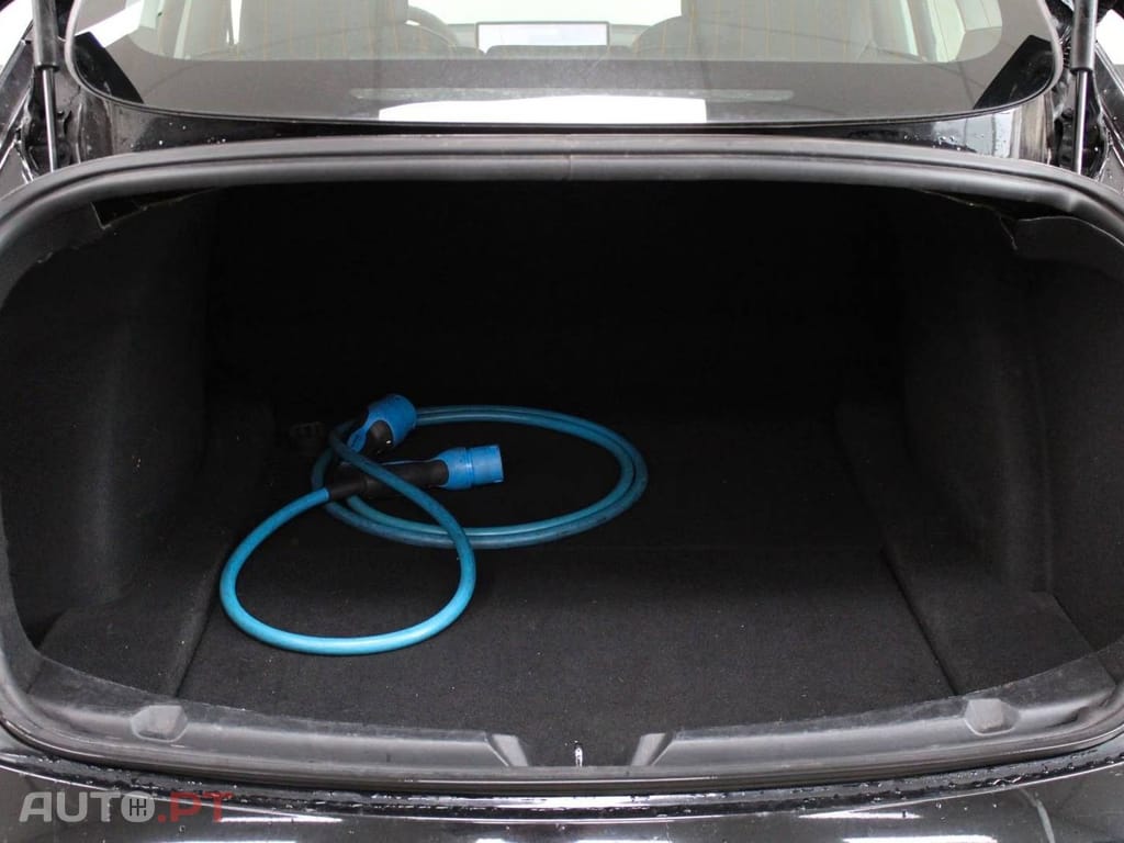 Tesla Model 3 Long-Range AWD