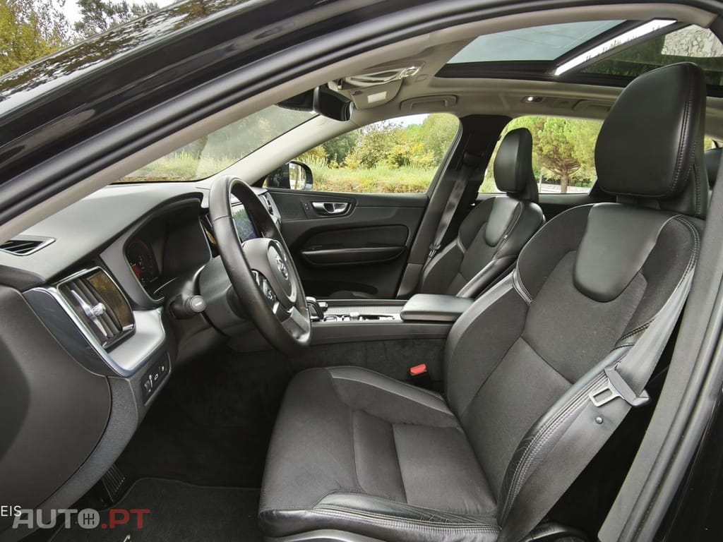 Volvo XC60 2.0 T8 PHEV Momentum Plus AWD