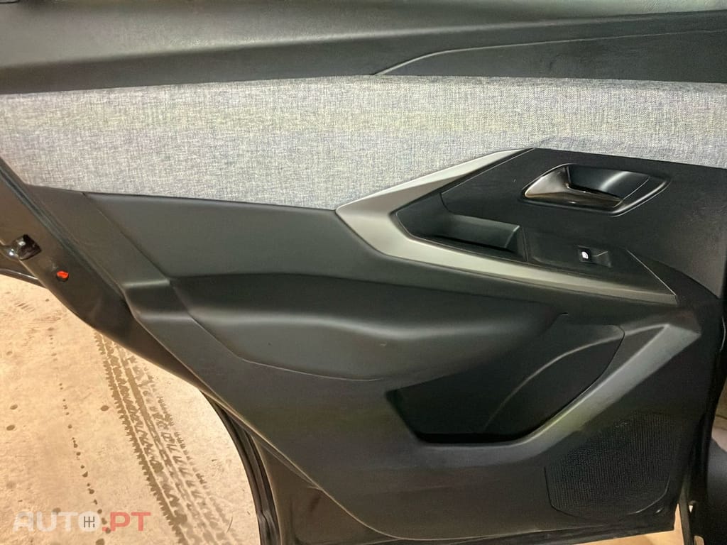 Peugeot 3008 1.2 Hybrid Allure e-DCS6