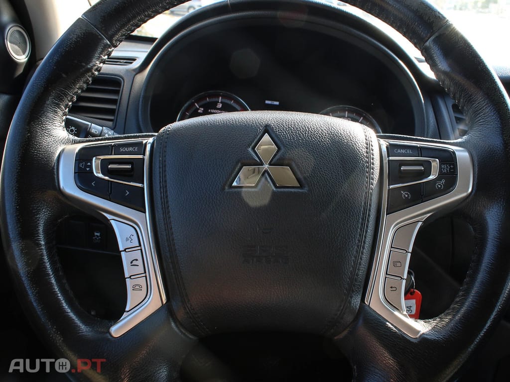Mitsubishi L200 2.3 DI-D CD Invite 4WD
